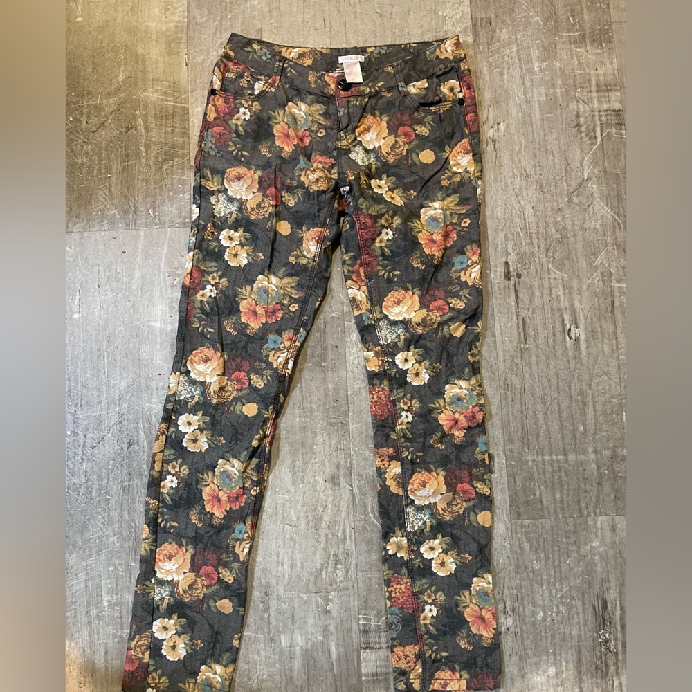 Súper cute spring floral denim 🌸🌻🌷
